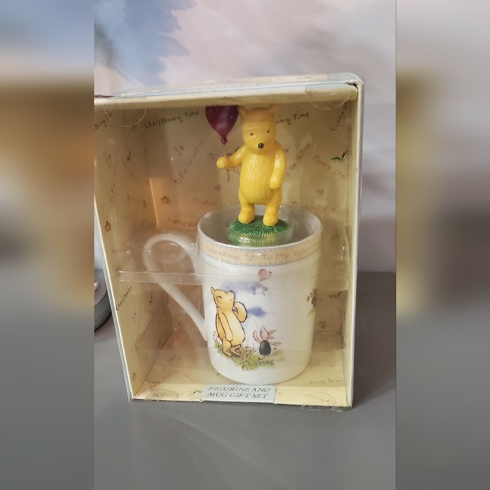 NEW Royal Doulton Winnie the Pooh Mug and Figurine⚜️💙⚜️ - Picture 4 of 6